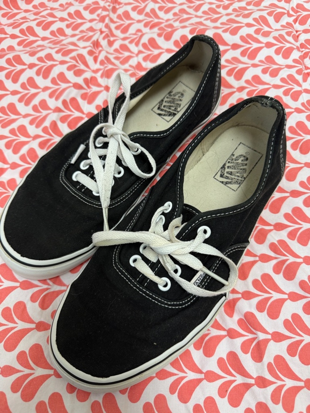 Vans Black & White Canvas Shoes Mens 9.5 Women’s 11 Unisex